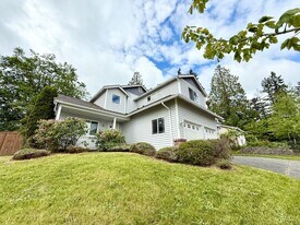 3227 NE Chaudie Ct in Bremerton, WA - Building Photo