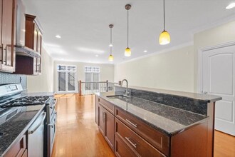 2415 W Palmer St in Chicago, IL - Building Photo - Building Photo