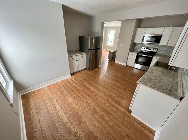 141 Laurel St, Unit 1 in Manchester, NH - Building Photo - Building Photo