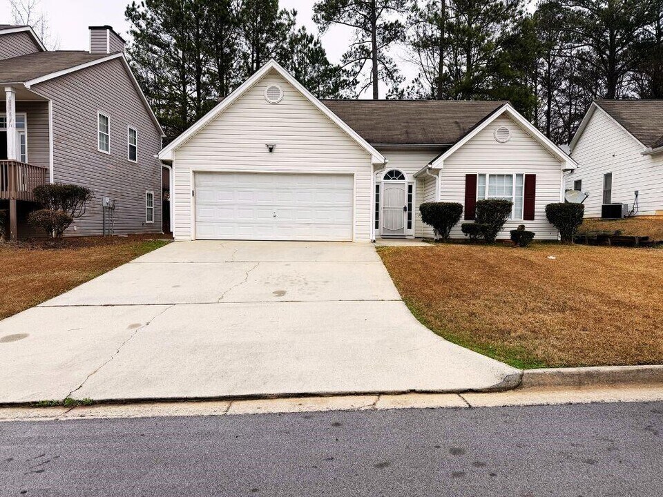 5410 Twin Lakes Dr in College Park, GA - Building Photo