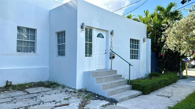 330 SW 17th Rd in Miami, FL - Building Photo - Building Photo