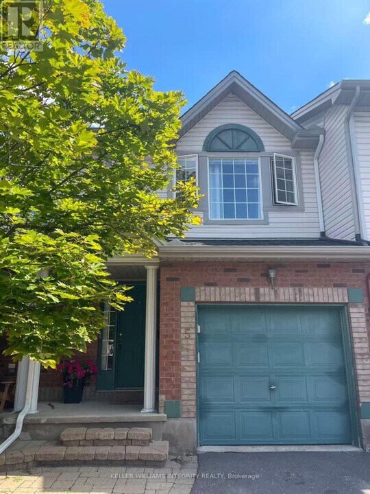 5 Santa Cruz Private in Ottawa, ON - Building Photo