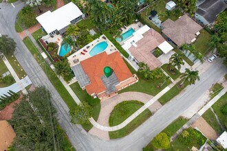 1900 N Victoria Park Rd in Fort Lauderdale, FL - Building Photo - Building Photo