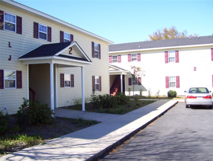 Cumberland Court in Valdosta, GA - Building Photo