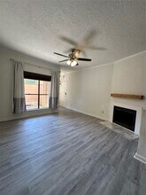 2125 Augusta Dr in Houston, TX - Building Photo - Building Photo