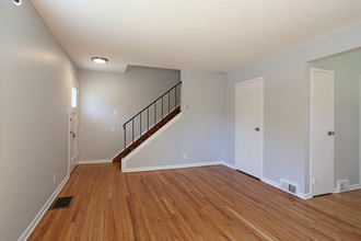 Hertel Avenue Townhomes in Buffalo, NY - Foto de edificio - Interior Photo