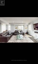 60-160 Fairwood Cir in Brampton, ON - Building Photo - Building Photo