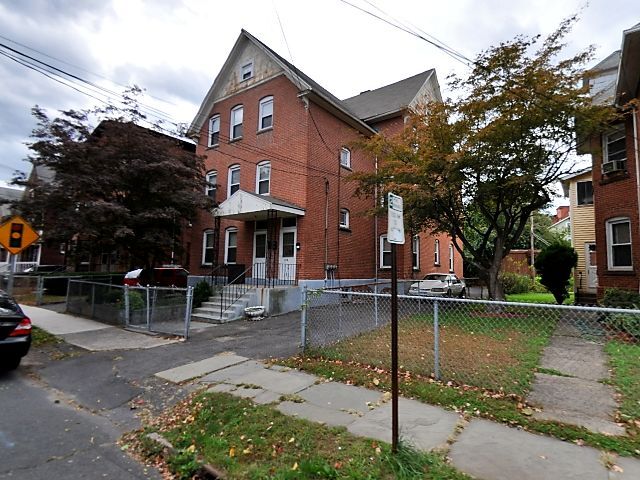 119 Glen St, Unit 3 in New Britain, CT - Foto de edificio