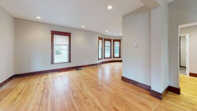 1087 15th Ave SE in Minneapolis, MN - Building Photo - Building Photo