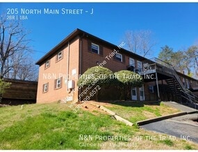 205 N Main St in King, NC - Building Photo - Building Photo