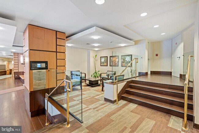 307 Yoakum Pkwy in Alexandria, VA - Foto de edificio - Building Photo