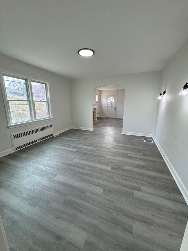 3419 Grover St, Unit 1 in McKeesport, PA - Foto de edificio - Building Photo