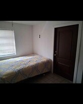 7167 SW 43rd St in Miami, FL - Building Photo