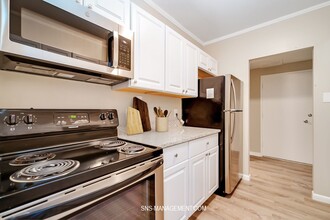 Amberley House Apartments in Cincinnati, OH - Building Photo - Interior Photo