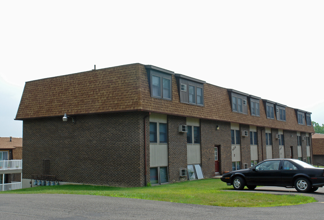 The Meadows Apartments in Vestal, NY - Foto de edificio