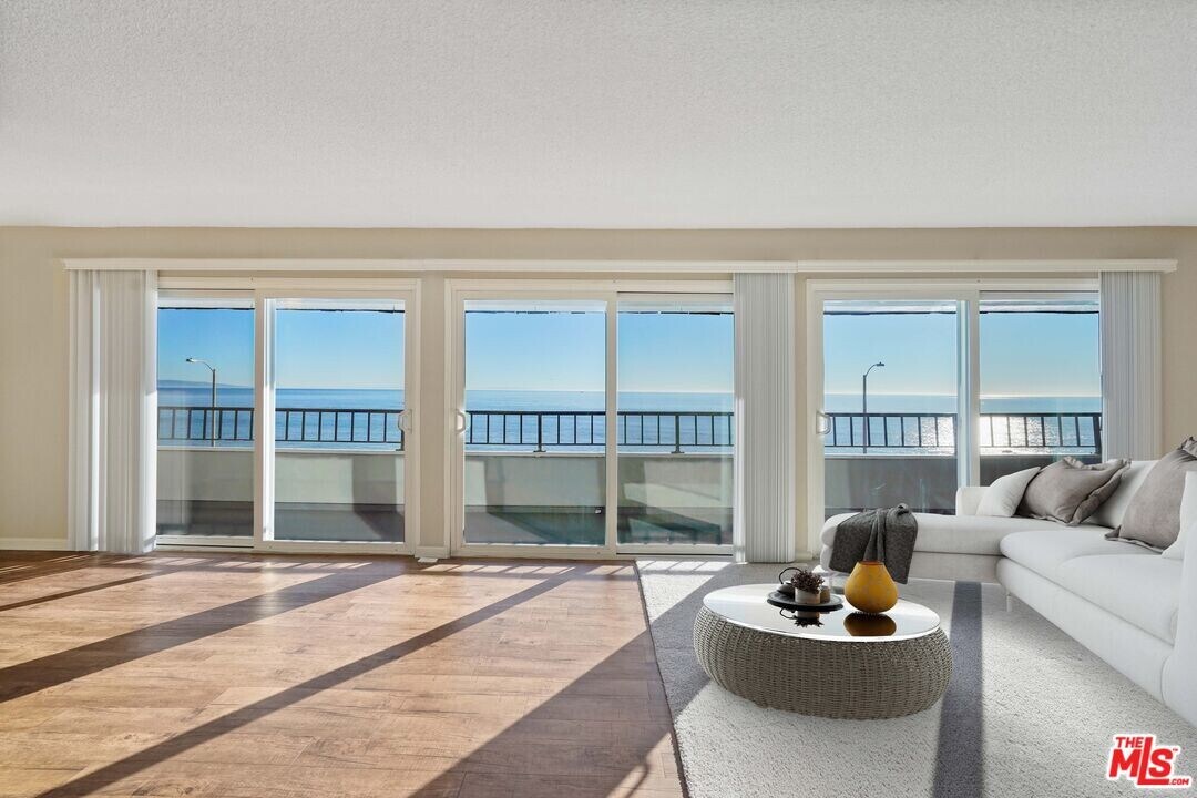 18000 Coastline Dr in Malibu, CA - Building Photo