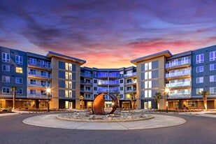 Yacht Harbor Club in Portland, OR - Building Photo