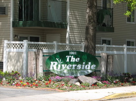 The Riverside Apartamentos