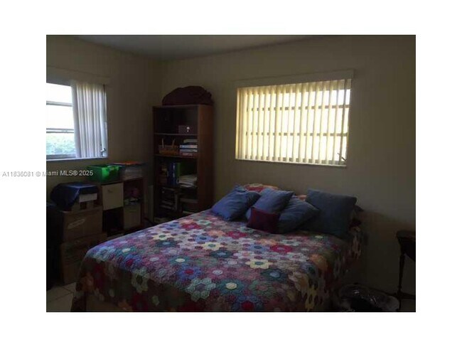 10901 SW 78th Ave in Miami, FL - Building Photo - Building Photo