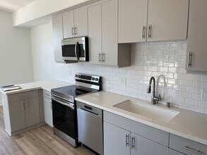 301 Madonna Rd in San Luis Obispo, CA - Building Photo - Building Photo