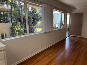 Barrington Terrace in Los Angeles, CA - Foto de edificio - Building Photo