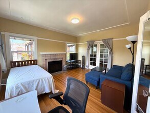 2615 Regent St, Unit #2 in Berkeley, CA - Building Photo - Building Photo