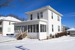 1830-1830.5-18305 Superior Ave in Tomah, WI - Building Photo