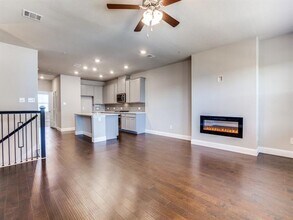 7817 Sunset Blvd in Rowlett, TX - Foto de edificio - Building Photo