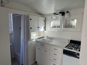 899 W Franklin St-Unit -Back Studio in Monterey, CA - Building Photo - Building Photo