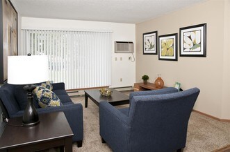 Cedar Ridge in Hudson, WI - Foto de edificio - Interior Photo