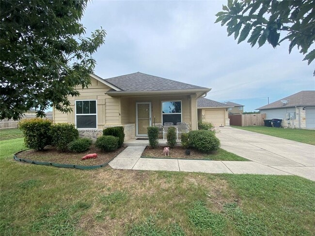 1017 Stewart Dr in Hutto, TX - Building Photo - Building Photo