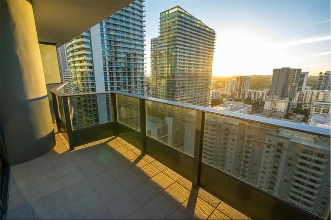 1000 Brickell Plz, Unit 2308 in Miami, FL - Building Photo - Building Photo