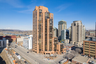 Westmount Place in Calgary, AB - Building Photo - Building Photo