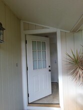 92-1365 Hauone St, Unit Mauka Studio Apartment in Kapolei, HI - Foto de edificio - Building Photo