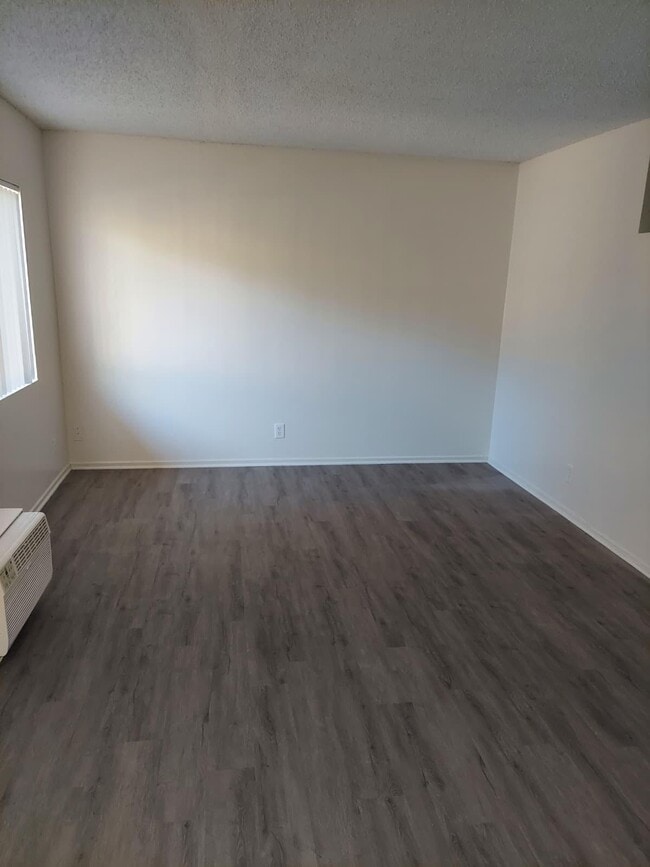 Etiwanda Villas in Reseda, CA - Building Photo - Building Photo