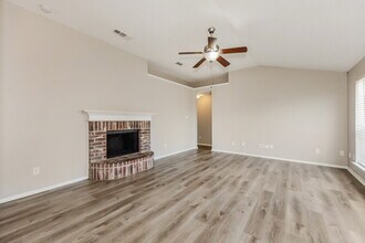 5904 Heatherglen Terrace in Fort Worth, TX - Building Photo - Building Photo