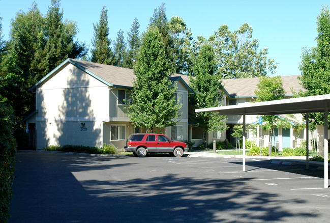 2153-2155 Meadowbrook Ct in Santa Rosa, CA - Foto de edificio - Building Photo