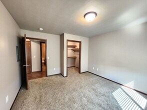 Prairie Pointe Apartments in Sioux Falls, SD - Building Photo - Building Photo