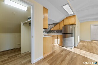 85 Hicock Dr in Southbury, CT - Building Photo - Building Photo