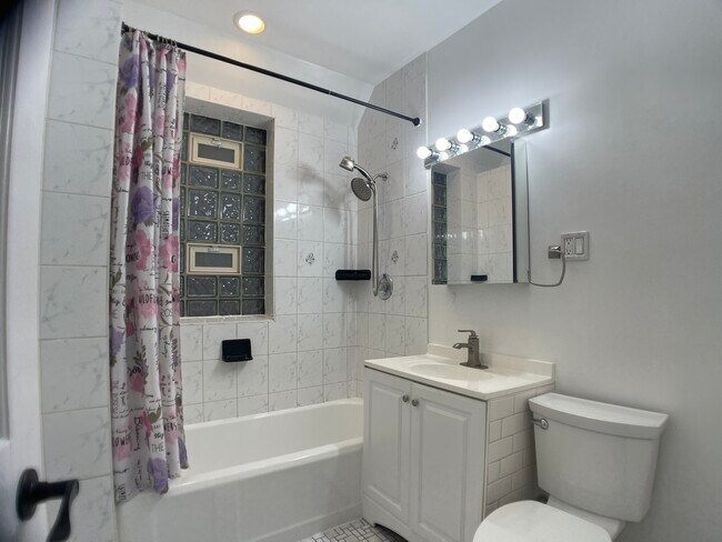 3721 W Belden Ave, Unit 1 in Chicago, IL - Building Photo - Building Photo