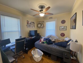 176 Elm St, Unit 2A in North Cambridge, MA - Foto de edificio - Building Photo