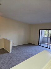 1256 Stanhope Ln, Unit 251 in Hayward, CA - Foto de edificio - Building Photo