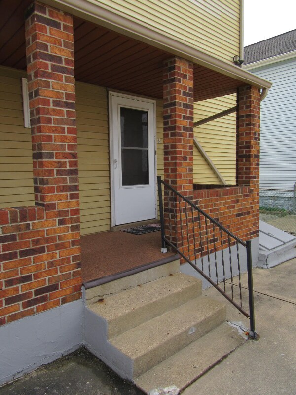 569 Pike St-Unit -B in Meadow Lands, PA - Building Photo - Building Photo