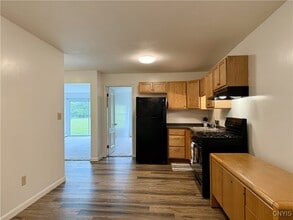 7112 New Yorker Ave in Canastota, NY - Building Photo - Building Photo