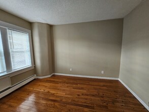 335 Wells St, Unit 21 in Bridgeport, CT - Building Photo - Building Photo