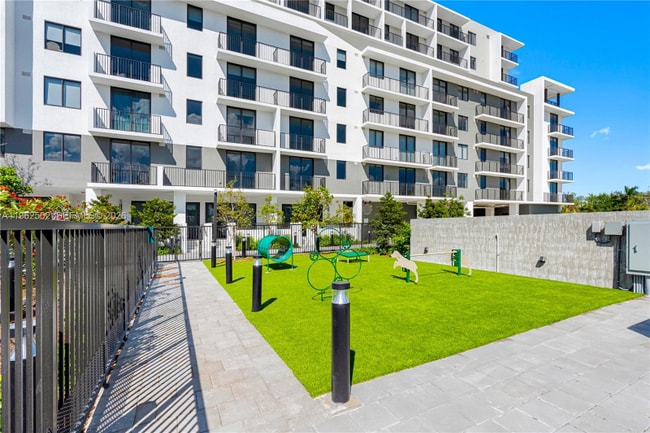 208 N Federal Hwy in Pompano Beach, FL - Foto de edificio - Building Photo