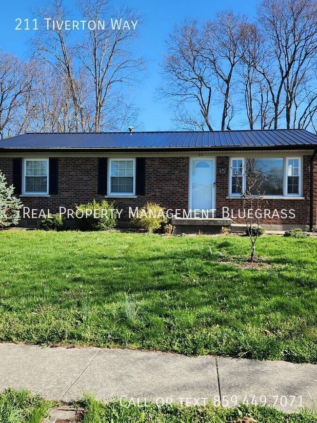 211 E Tiverton Way in Lexington, KY - Building Photo - Building Photo
