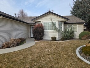 2660 S Spring Bar Way in Meridian, ID - Building Photo - Building Photo