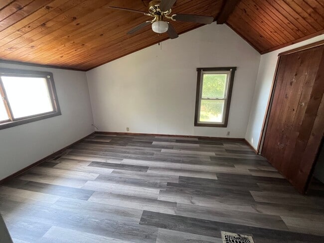 3 Bedroom House! in Covington, IN - Building Photo - Building Photo