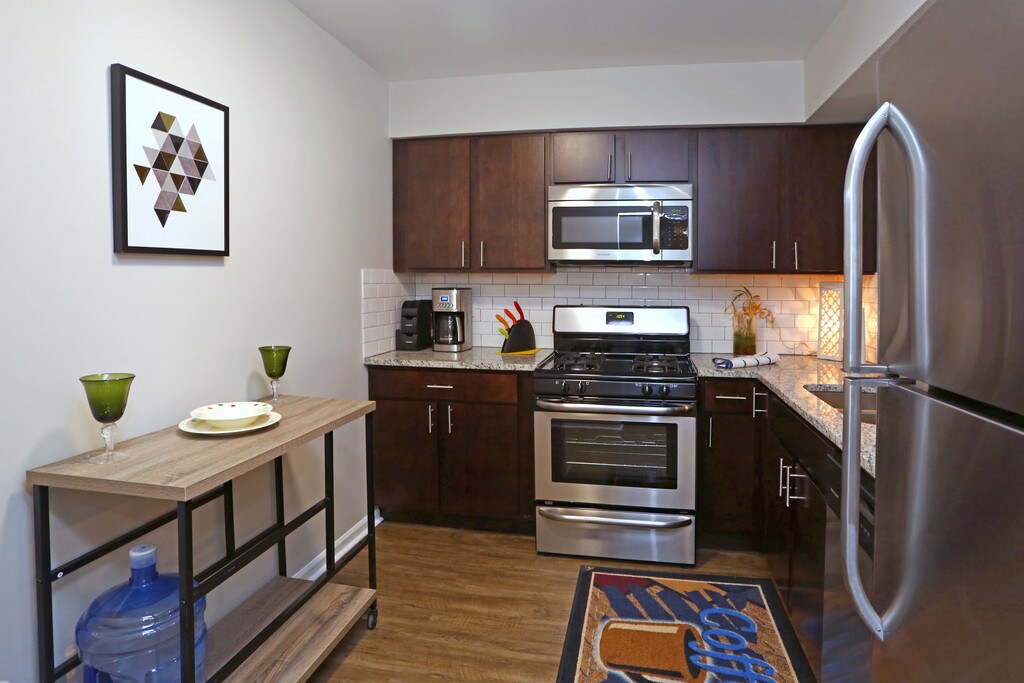 Huntington Apartments Naperville, IL Apartments